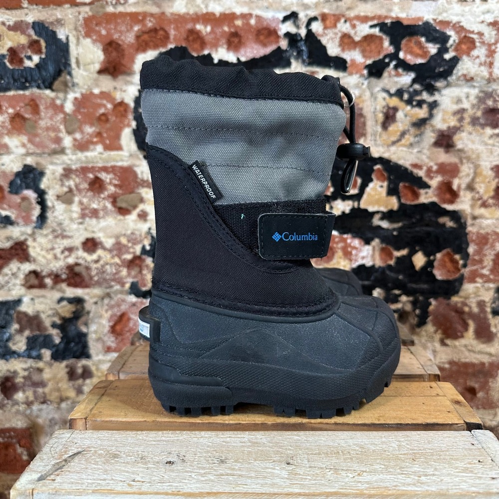 COLUMBIA Youth Little Kid Sz 2 POWDERBUG PLUS II Winter Snow Boots Gray Black